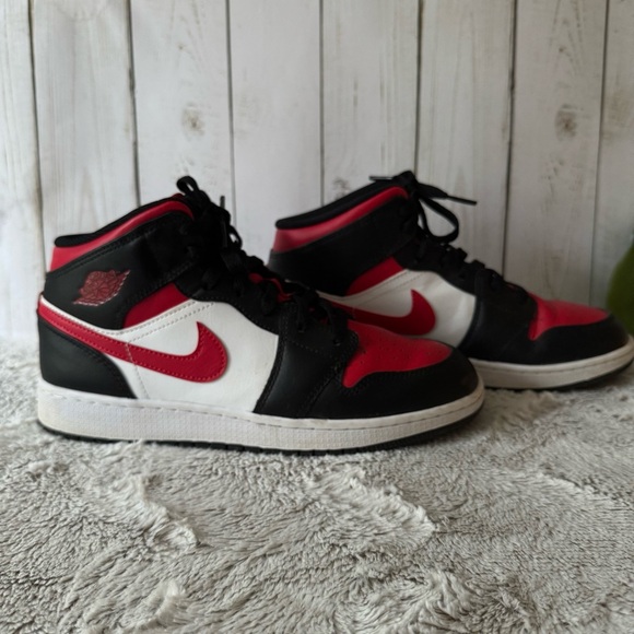 HP❤️ Nike Air Jordan Mid Black and Red Sneakers - Picture 6 of 14
